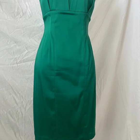 Green satin Calvin Klein dress. Size 2 - Picture 4 of 7